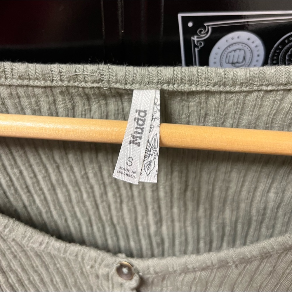 Mudd textured long sleeve, size US juniors S - Picture 3 of 3